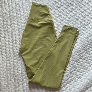 SET ACTIVE leggings in turtle green
